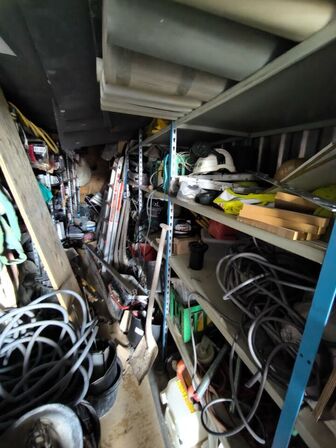 40 fods container med stiger, varelager, div. Værktøj m.m.