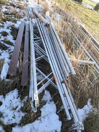 Div. Stiger, træ, dele til stillads m.m.