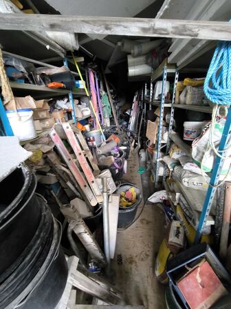 40 fods container med stiger, varelager, div. Værktøj m.m.