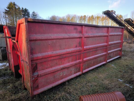 Affaldscontainer med indhold