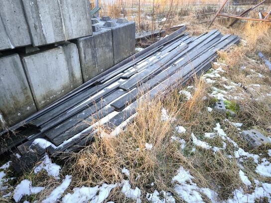 Div. Træ samt betonblokke