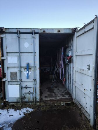 20 fods container med varelager, værktøj m.m.