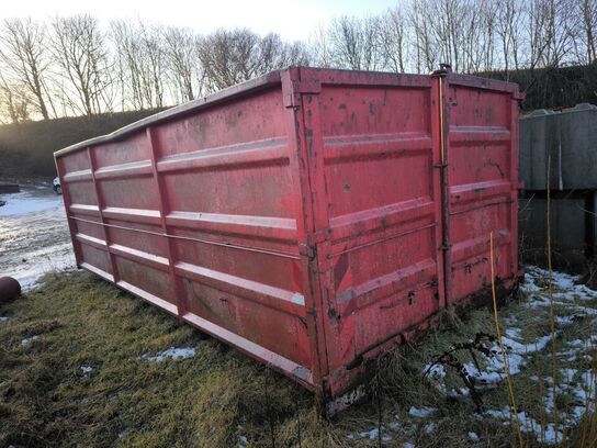 Affaldscontainer med indhold