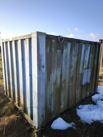 8 fods container med indhold