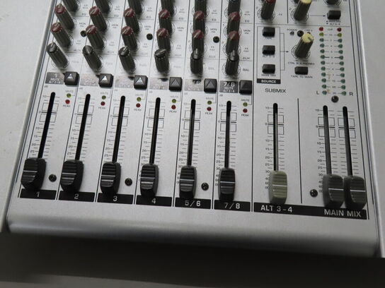 Lydmixer - BERHRINGER UB1204-PRO