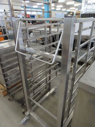 2 stk stikvogne, den ene med løft HOUNO