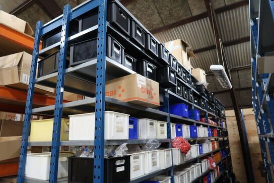 12 fag lagerreoler med indhold