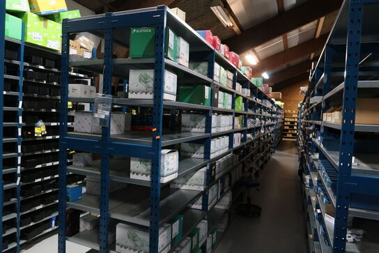 9 fag dobbeltsidet lagerreoler uden indhold