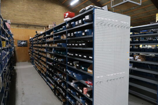 9 fag dobbeltsidet lagerreoler uden indhold