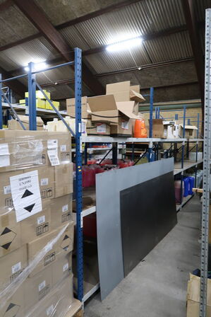 8 stk. lagerreoler uden indhold