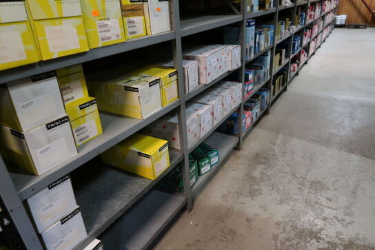 12 fag lagerreoler uden indhold