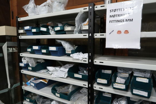 6 fag lagerreoler med indhold