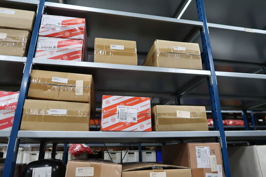 12 fag lagerreoler med indhold