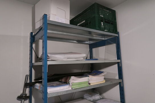 Lagerreoler med div. Kontorartikler m.m.