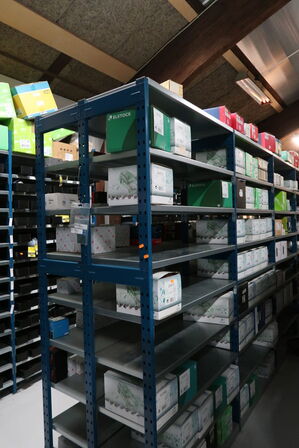 9 fag dobbeltsidet lagerreoler uden indhold