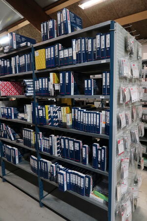 8 fag dobbeltsidet lagerreoler uden indhold