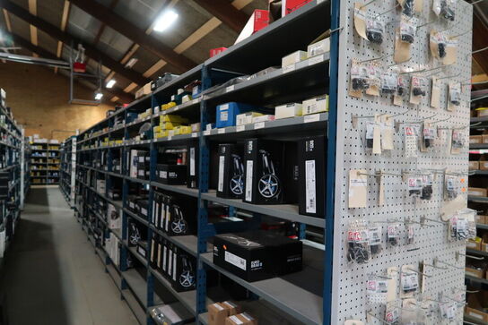 9 fag dobbeltsidet lagerreoler uden indhold