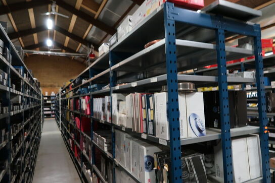 9 fag dobbeltsidet lagerreoler uden indhold