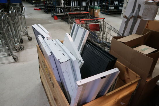 2 stk. indkøbsvogne, palle med hylder til lagerreoler