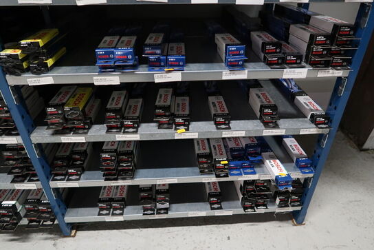 1 fag lagerreoler med Div. Vinduesviskere BOSCH