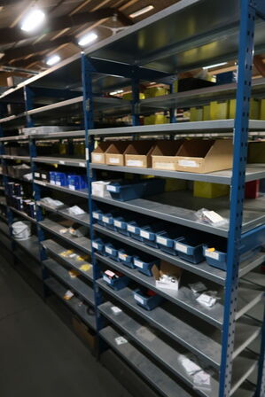 9 fag dobbeltsidet lagerreoler uden indhold