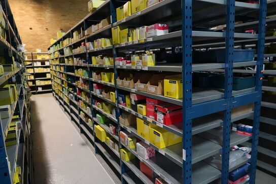 8 fag dobbeltsidet lagerreoler uden indhold