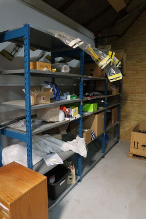 3 fag lagerreoler med div. Reservedele (endoskop medfølger ikke)