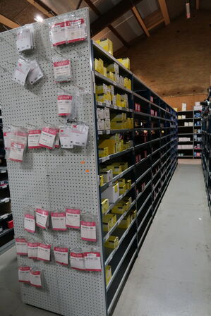 8 fag dobbeltsidet lagerreoler uden indhold