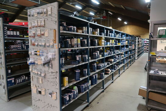 9 fag dobbeltsidet lagerreoler uden indhold