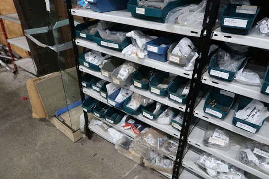 6 fag lagerreoler med indhold