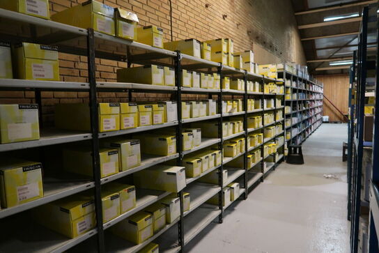 8 fag lagerreoler uden indhold