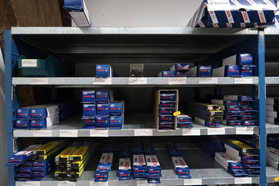 1 fag lagerreoler med Div. Vinduesviskere BOSCH