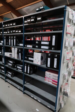 8 fag dobbeltsidet lagerreoler uden indhold