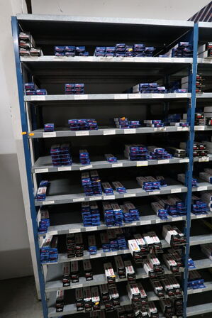 3 fag lagerreoler uden indhold