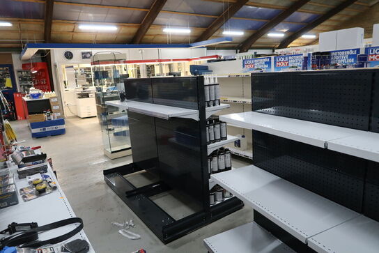 2 stk. butiksinventar uden indhold