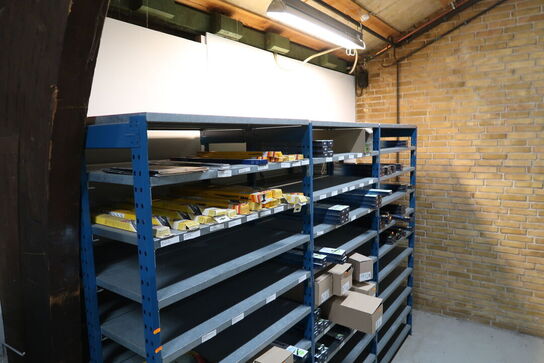 3 fag lagerreoler uden indhold