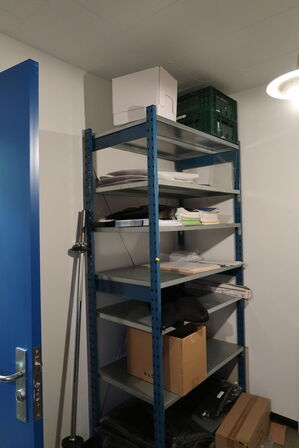 Lagerreoler med div. Kontorartikler m.m.