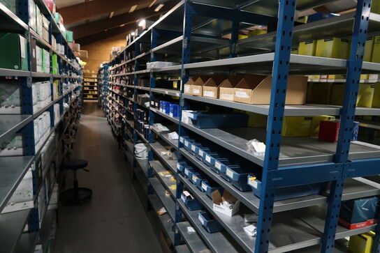 9 fag dobbeltsidet lagerreoler uden indhold