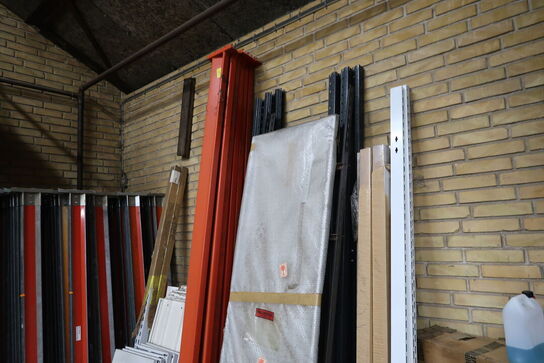 4 fag pallereoler uden indhold samt vanger m.v. 