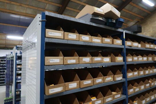 9 fag dobbeltsidet lagerreoler uden indhold