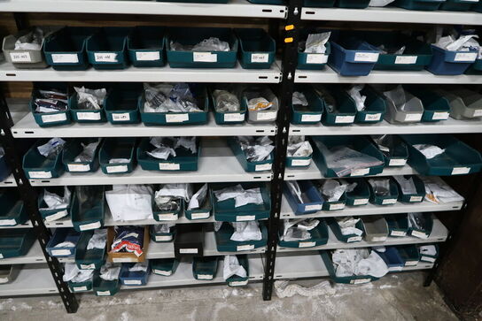 6 fag lagerreoler med indhold