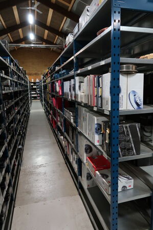 9 fag dobbeltsidet lagerreoler uden indhold