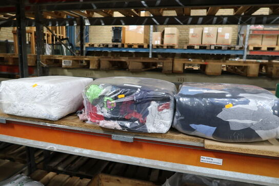 2 fag lagerreoler med indhold