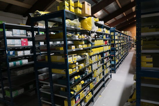 3 fag dobbeltsidet lagerreoler uden indhold