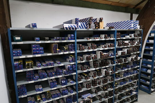 3 fag lagerreoler uden indhold