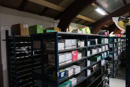 3 fag dobbeltsidet lagerreoler uden indhold