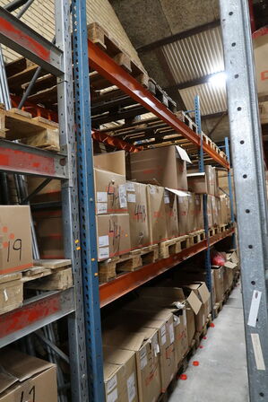 2 fag pallereoler uden indhold