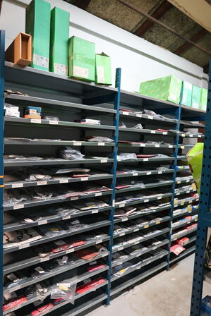 3 fag lagerreoler uden indhold