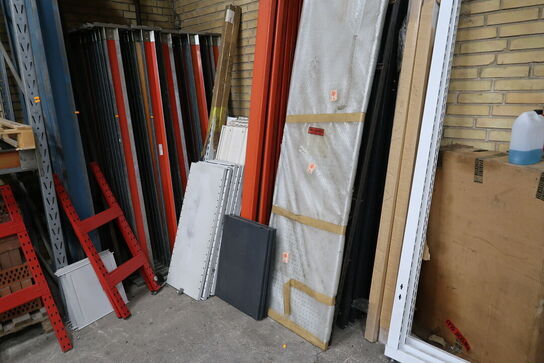 4 fag pallereoler uden indhold samt vanger m.v. 