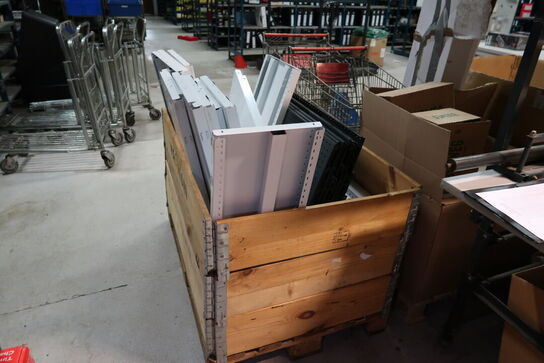 2 stk. indkøbsvogne, palle med hylder til lagerreoler